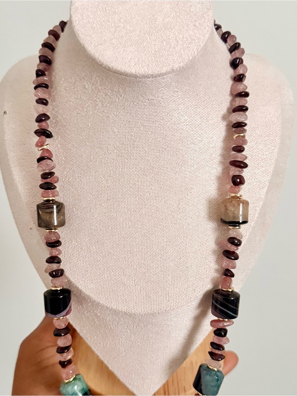 Banded Agate, Garnet & Strawberry Quartz Chips Statements Necklace
